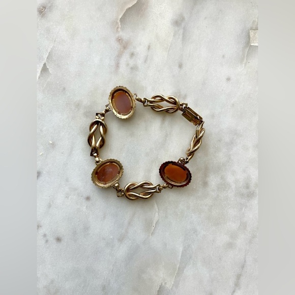 VINTAGE LINK BRACELET CARVED SHELL CAMEO OF VIRGIN MARY MADONNA GOLD 12k BEZEL - Picture 4 of 4